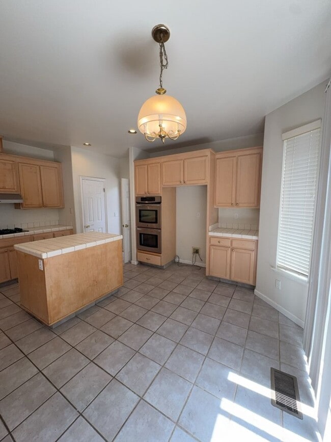Building Photo - 5152 Renaissance Ct