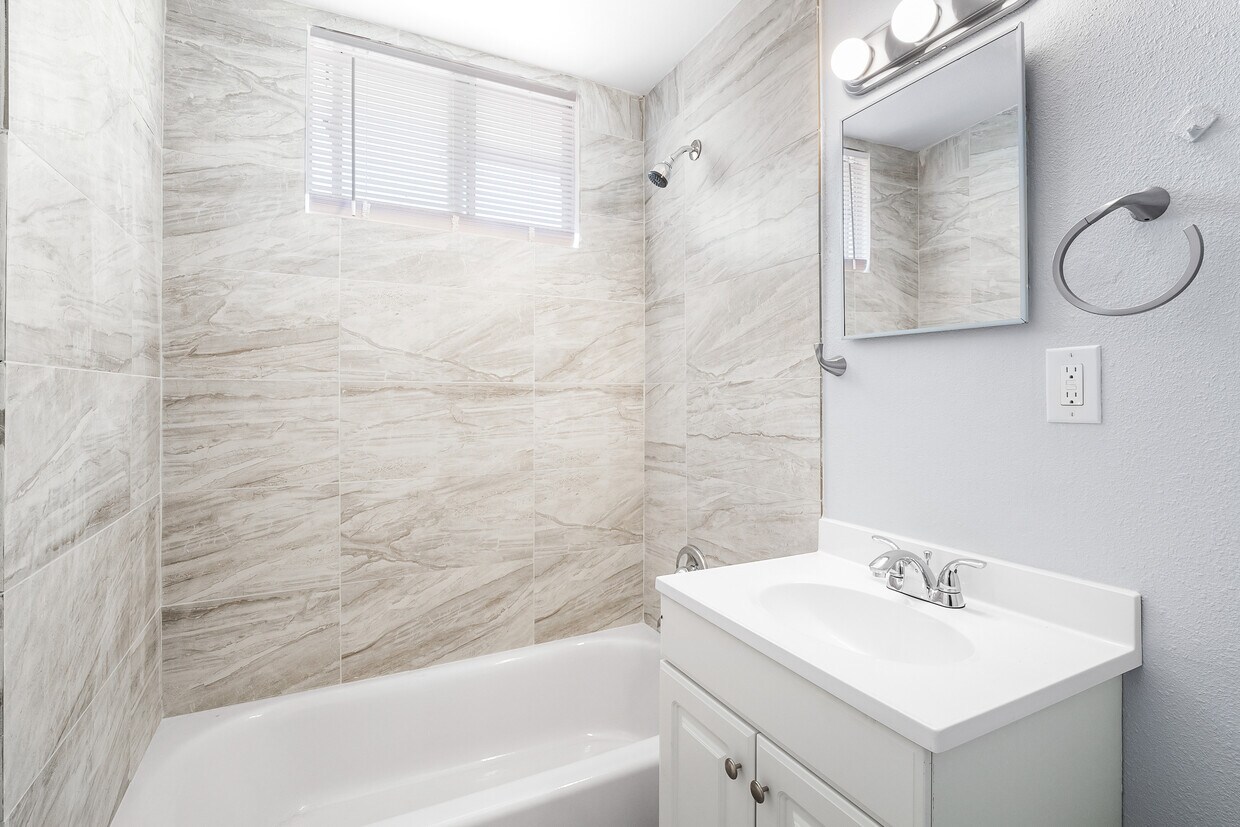 Foto del edificio - 24182 Tamarisk Ave