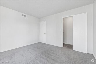 Building Photo - 2916 Karen Ave