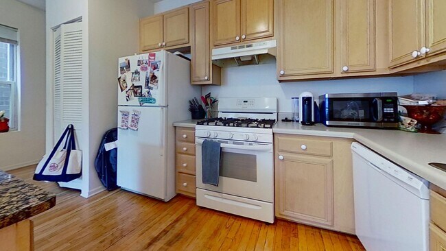 Foto del edificio - 2543 N Southport Ave