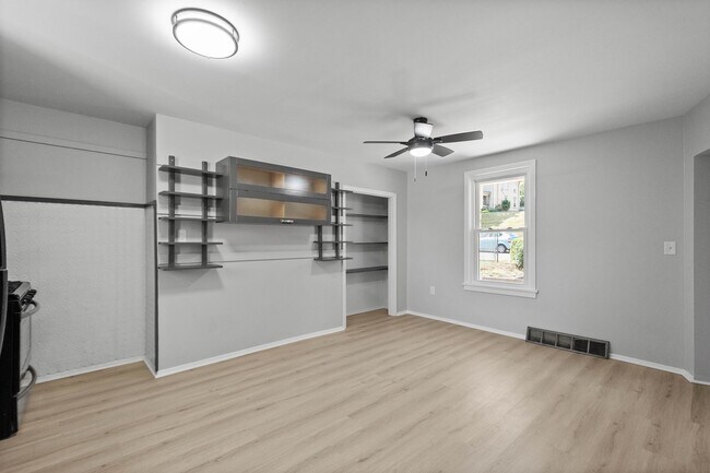 Foto del edificio - MOVE IN SPECIAL! SCORE HALF OFF 1ST MONTH'...