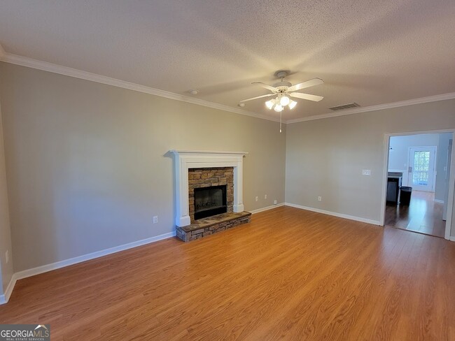 Building Photo - 435 S Ridge