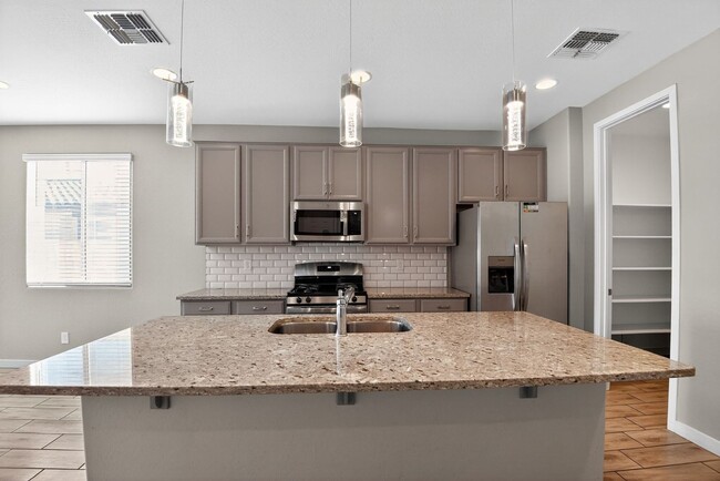 Building Photo - 10810 W Grant St