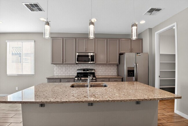 Building Photo - Charming 4BR House in Avondale