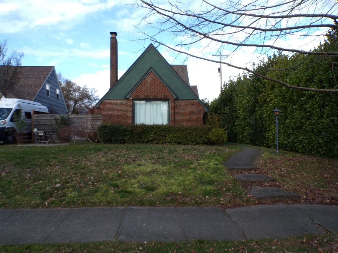 Photo - 4621 NE Royal Ct (Portland, OR)