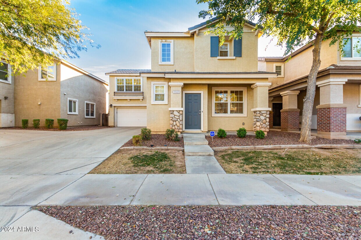 Primary Photo - 2343 E Sunland Ave