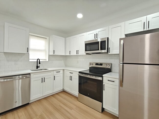 Building Photo - 143 N Conestoga St