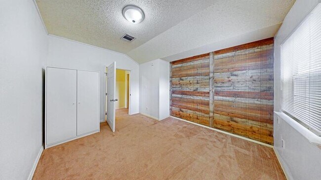 Foto del edificio - 4111 Emerson Dr