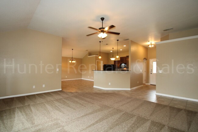 Foto del edificio - Spacious Three-Bedroom!