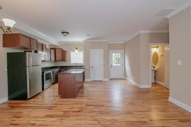 Building Photo - 123 Bogard Ln