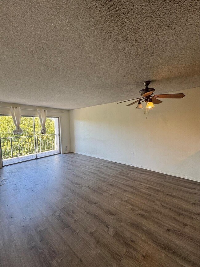 Foto del edificio - 1225 NE 124th St