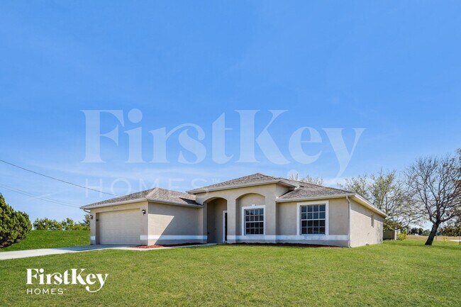 Building Photo - 2547 SW 3rd Pl