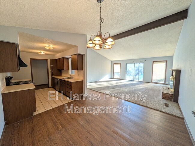 Foto del edificio - 7323 S Canton Ave