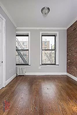 Foto del edificio - 309 E 8th St
