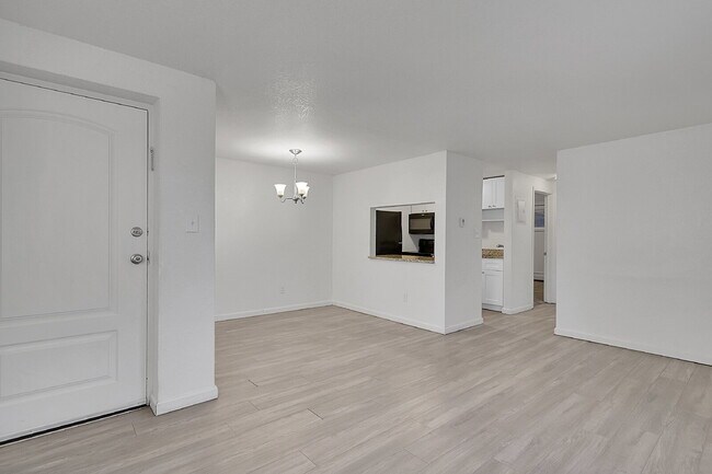 Foto del edificio - $1,475.00 - 2 Bedrooms, 1 Bathroom, Condo in Denver with Cozy Carpet!