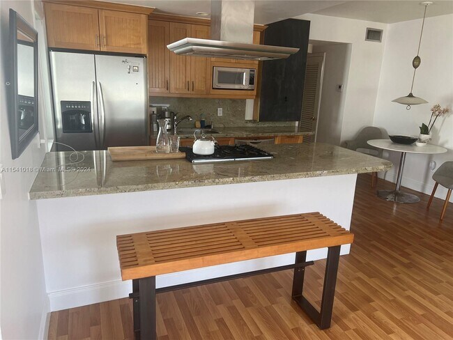 Foto del edificio - 2858 Pine Tree Dr