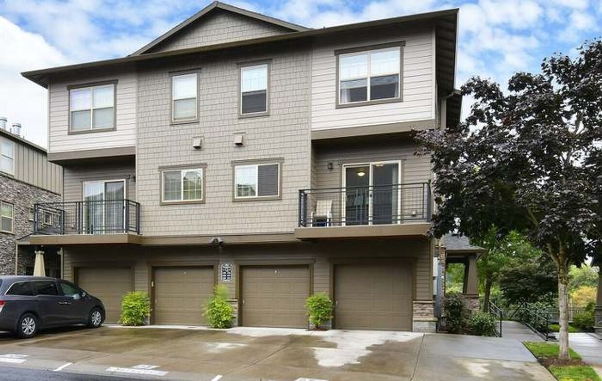 Foto principal - Modern 2 bedroom Town Home-Condominium w/ ...