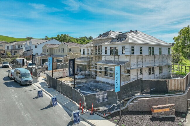 Edificios aún en construcción - Diamond Canyon