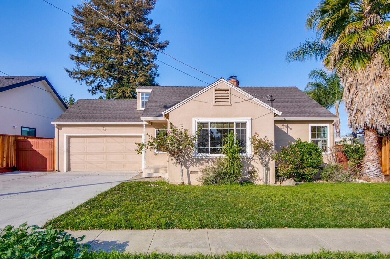 Foto principal - Wow! What a Great Home! Available Soon!
