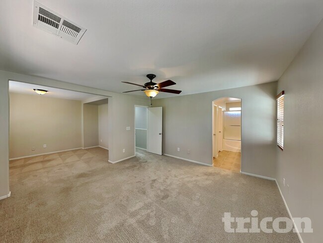 Building Photo - 10119 Deep Glen St