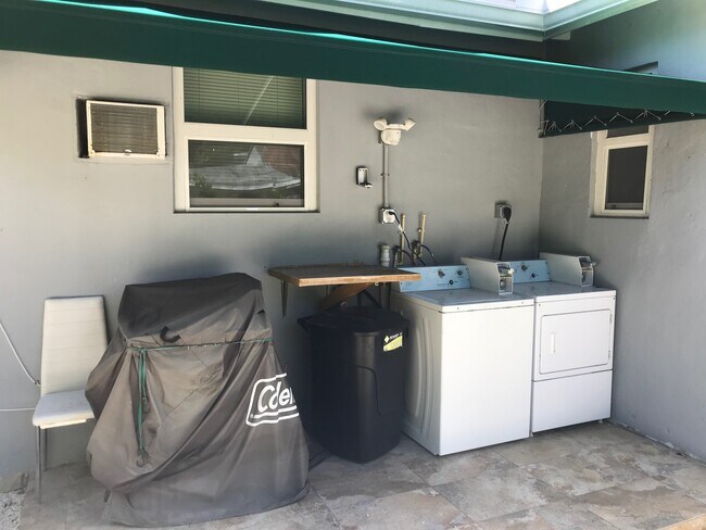 Foto del edificio - 338 NW 96th St