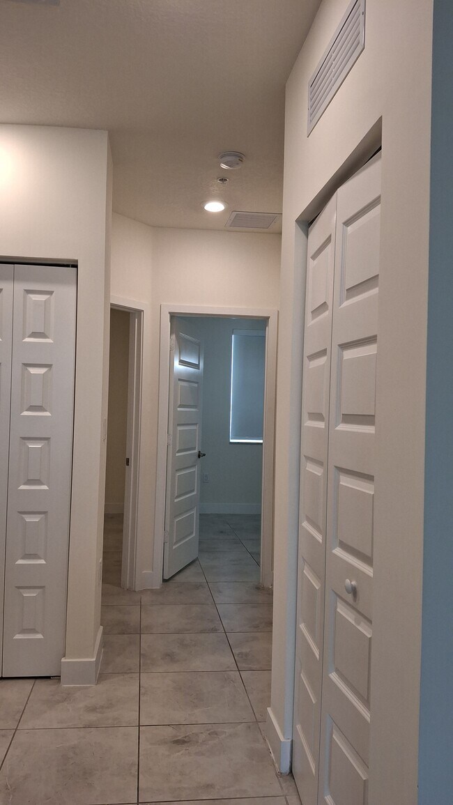 Foto del edificio - 10290 NW 64th Ter