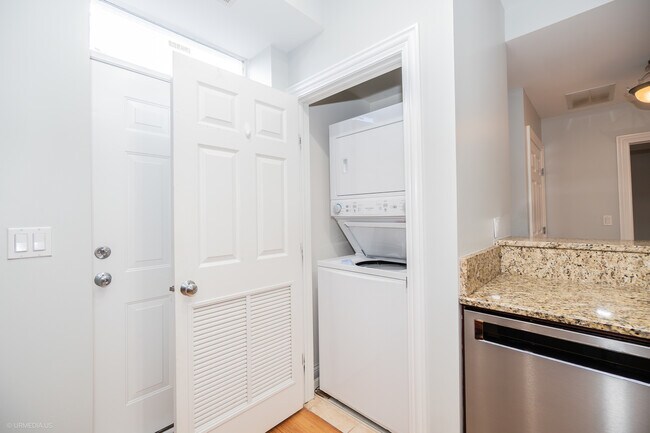 Foto del edificio - 2608 W Leland Ave