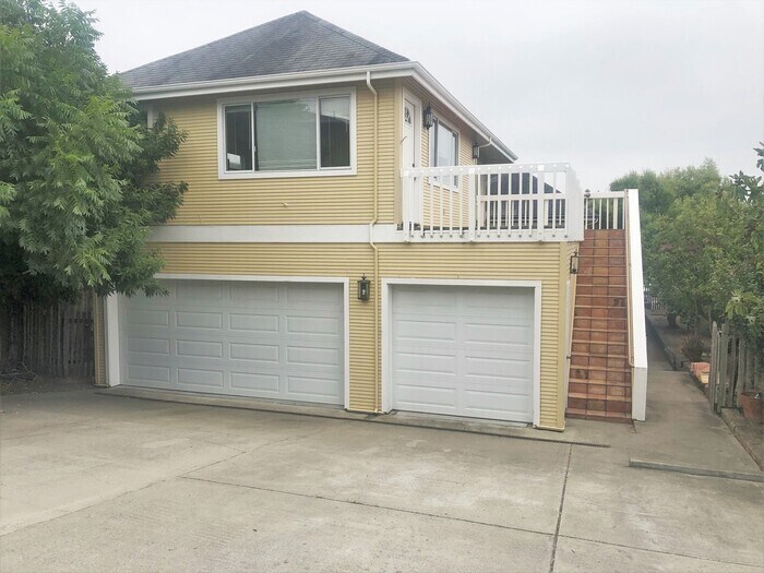 Spacious Two Bedroom Near Downtown Monterey House Rental in Monterey