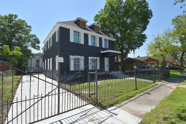 Building Photo - 3014 Wentworth St