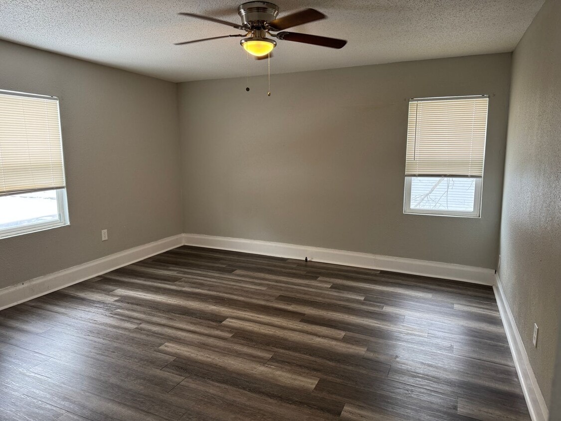 Building Photo - 1916 Faraon St