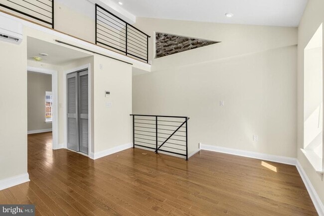 Building Photo - 6605 Ridge Ave