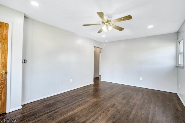 Foto del edificio - 297 E Scott Ave