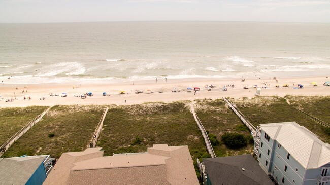 A solo unos pasos de un acceso a la playa, ¡menos personas que un acceso público a la playa! - 505 Carolina Beach Ave N