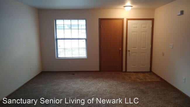 Building Photo - 425 Senior Dr E