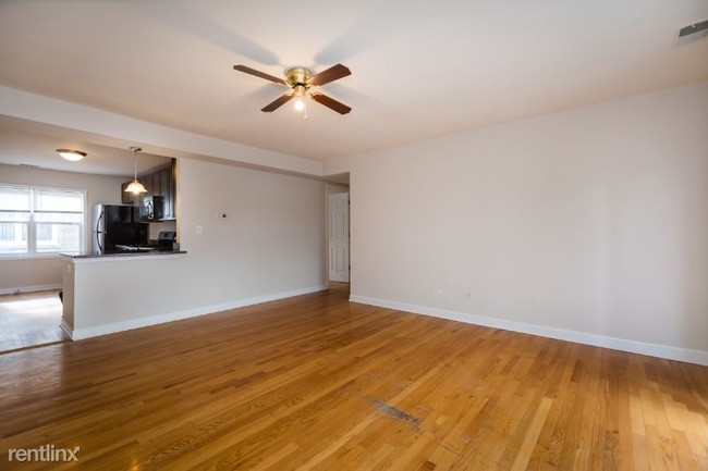 Building Photo - 6433 N Damen Ave