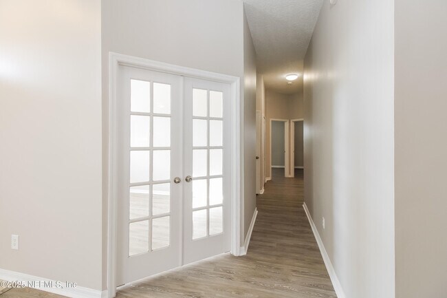 Building Photo - 12919 Chets Creek Dr N