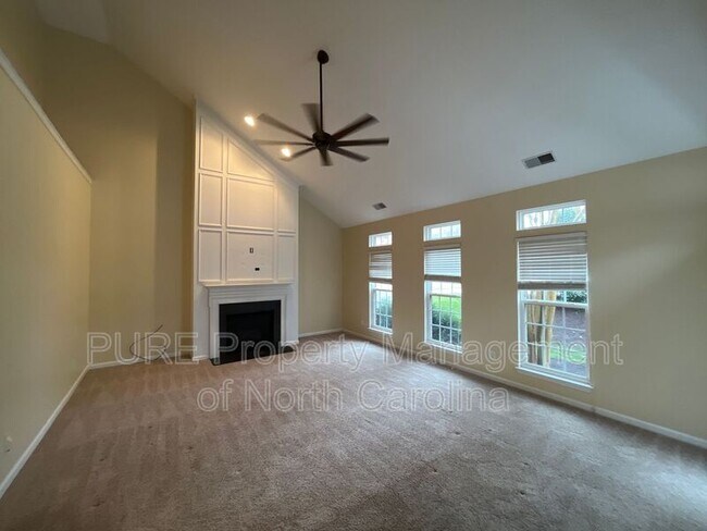 Foto del edificio - 5312 Berkeley Pines Ln
