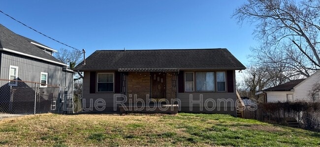 Building Photo - 2638 Summit Ave