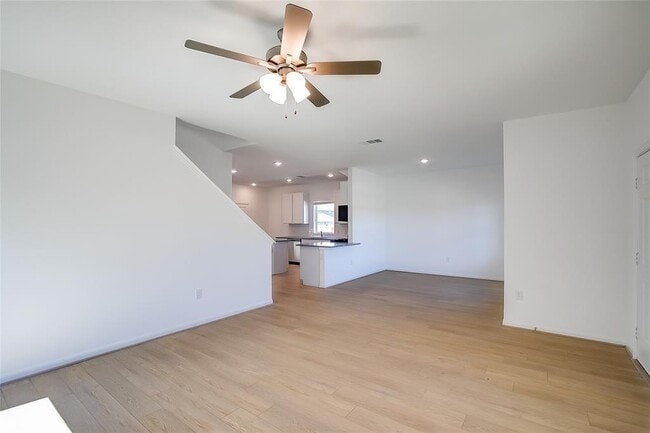 Foto del edificio - 300 Timber Brook Dr