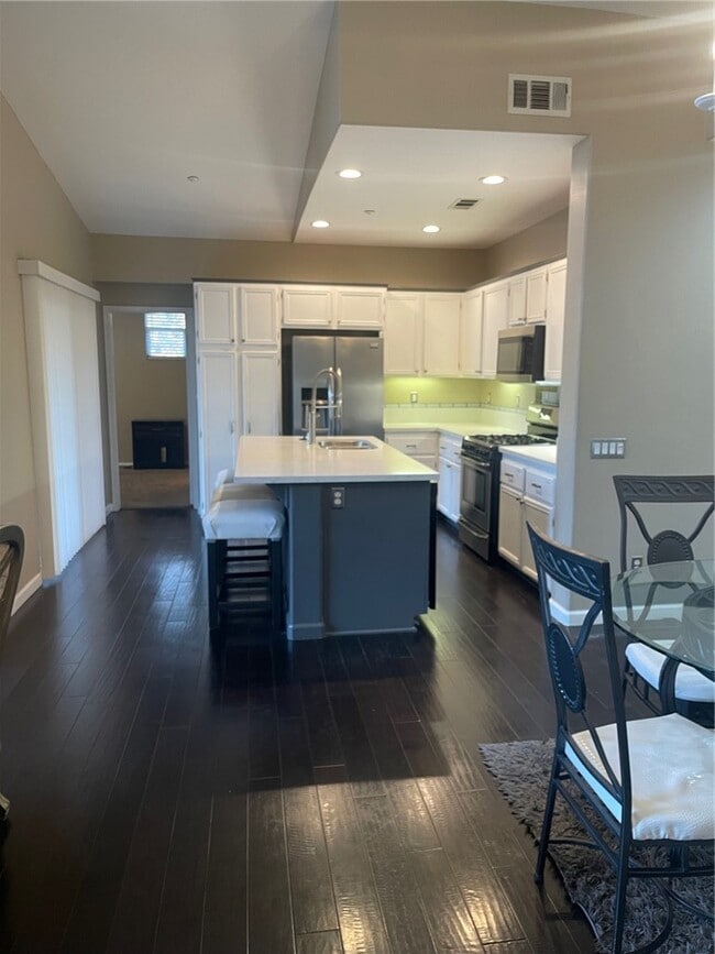 Foto del edificio - 27891 Cactus Ave