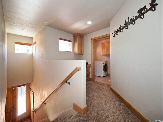 Building Photo - 6010 N Fox Pointe Cir