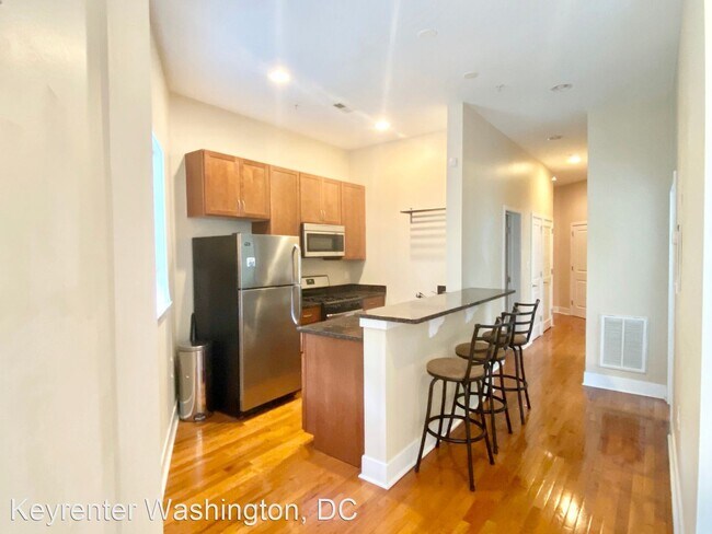 Foto del edificio - 1352 Longfellow St NW