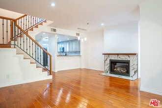 Building Photo - 1030 S Norton Ave