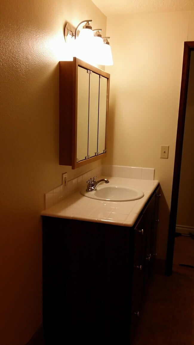 Foto del edificio - 210 Barton Ave