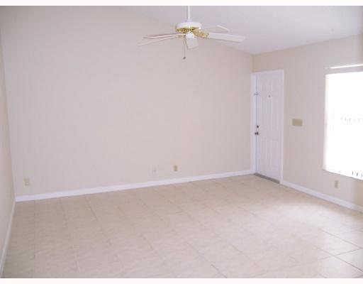 Foto del edificio - 1134 Goldenrod Rd