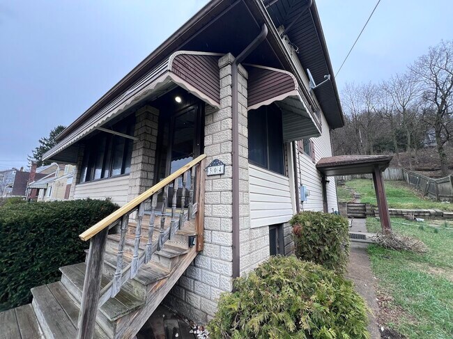 Building Photo - 304 Marie St