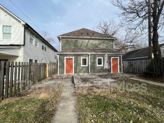 Building Photo - 1529 Sturm Ave