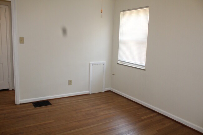 Foto del edificio - 1448 Elmwood Ave