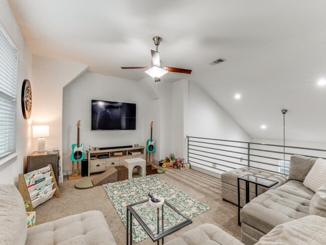 Foto del edificio - 2204 Montague St