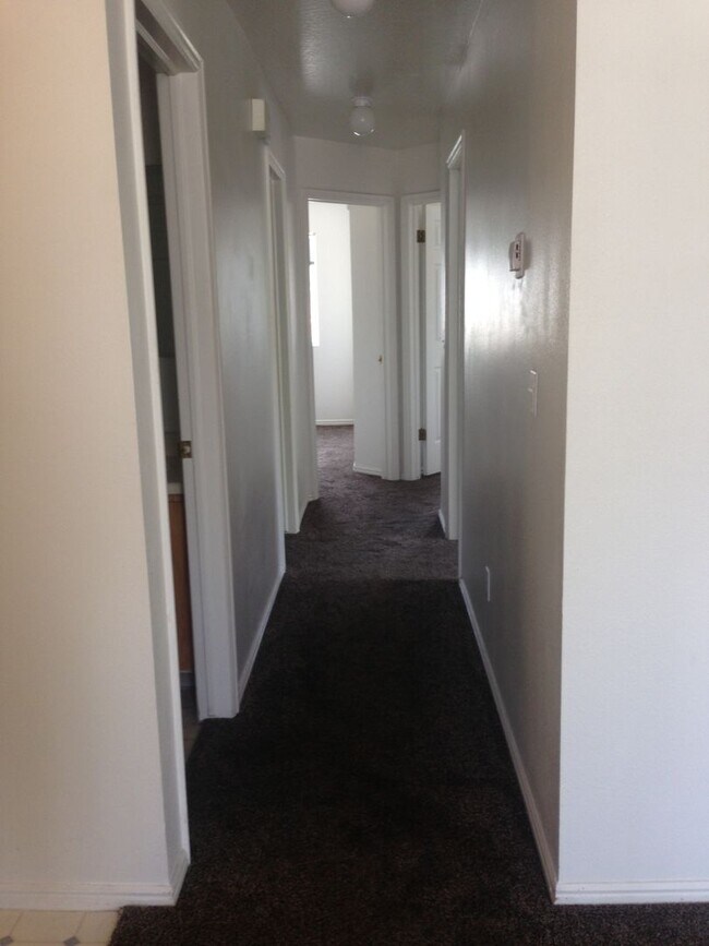 Foto del edificio - Ground Level Apartment